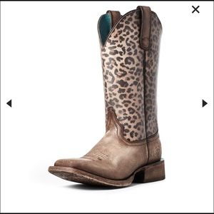 NWT Cheetah Ariat Squaretoes
